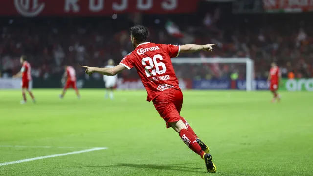 
                    'Furacão' Paulinho apura Toluca para a final da Champions
                