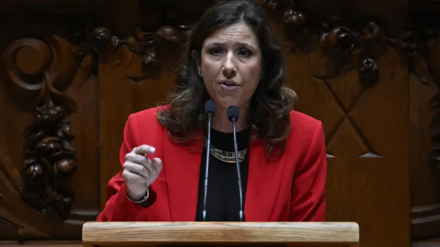 "Sempre que a Ucrânia aparece, o PCP desaparece", critica Mariana Leitão
