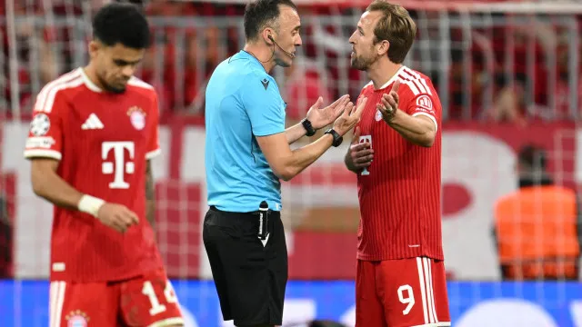 
                    Lendas do futebol alemão 'atacam' João Pinheiro: 