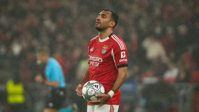 
                    Otamendi fora das contas. Luz pode despedir-se de 10 jogadores do Benfica
                