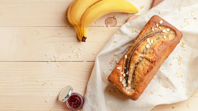 
                    Sem ideias para o lanche? Experimente este bolo de banana e aveia
                