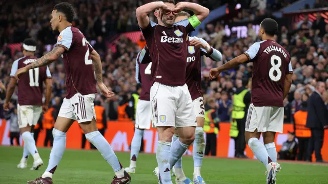 Vítor Pereira pelo caminho. Aston Villa goleia Forest e está na final