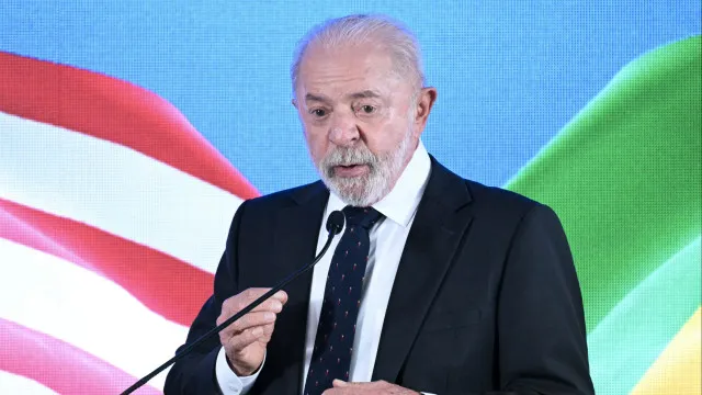 
                    Brasil consegue 30 dias para negociar tarifas com os EUA
                
