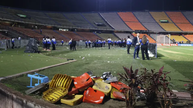 
                    Protestos dos adeptos colombianos cancelam jogo do Flamengo em Medellín
                