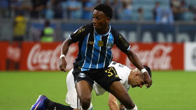 Luís Castro quer segurar prodígio que é seguido por Sporting e FC Porto