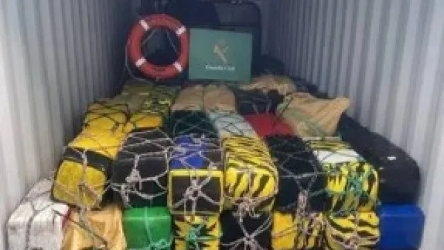 
                    Dos Açores às Canárias: 54 detidos e apreendidas 20 toneladas de droga
                