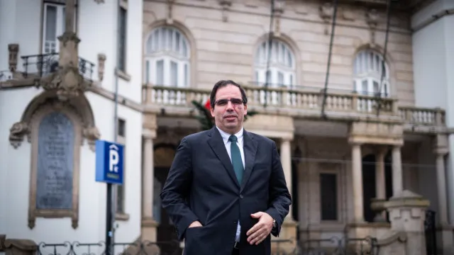
                    Ex-autarca de Gaia reage a condenação: 