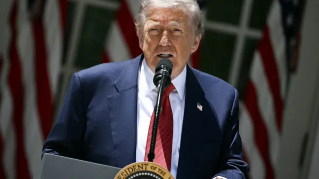 
                    Trump não se arrepende de ter retirado os EUA da OMS: 