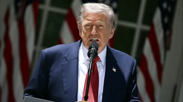 
                    Trump invoca 