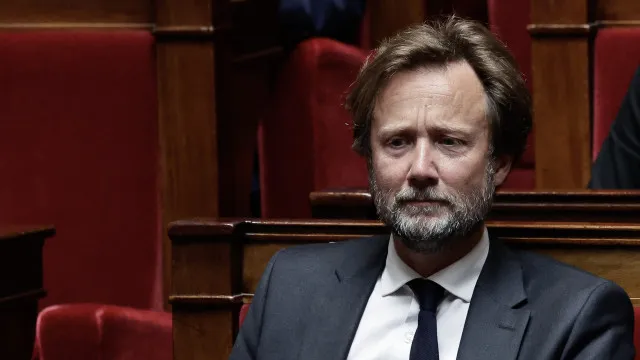 
                    Boris Vallaud abandona direção do PS francês e aprofunda crise interna
                