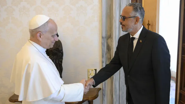 
                    Primeiro-ministro do Haiti visita Papa Leão XIV no Vaticano
                