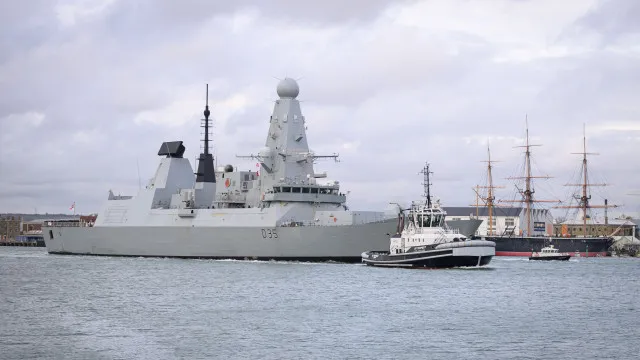 
                    Reino Unido posiciona navio de guerra no Médio Oriente antecipando missão
                