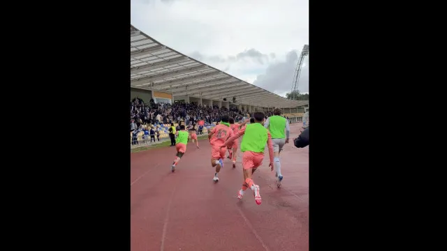 
                    Loucura total. O golo (e festejo) que deu o título aos sub-19 do FC Porto
                