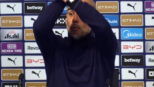 Guardiola termina conferência com... cântico do West Ham (e apelo a NES)