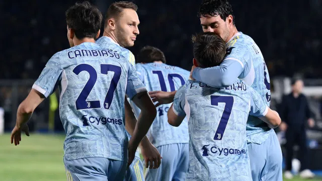 Juventus vence Lecce e coloca luta pela Liga dos Campeões ao rubro