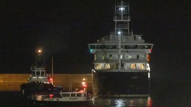 Cruzeiro MV Hondius dá entrada no porto de Granadilla em Tenerife