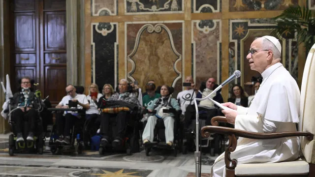 
                     Papa agradece hospitalidade das Canárias por permitirem desembarque
                