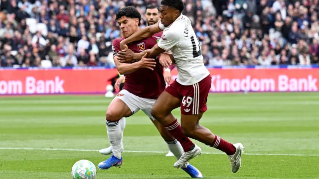 Arsenal vence West Ham à beira do fim e confirma permanência do Forest