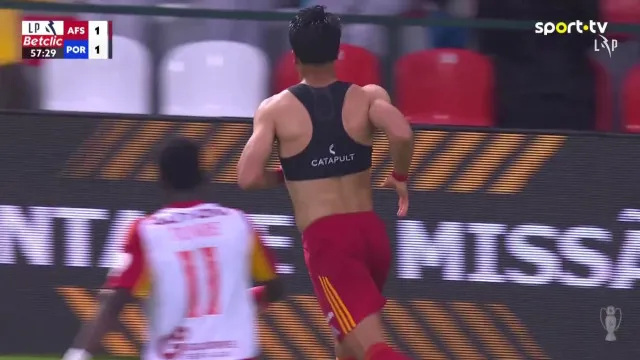 
                    O belo golo de Roni que agudizou o pesadelo do FC Porto na Vila das Aves
                