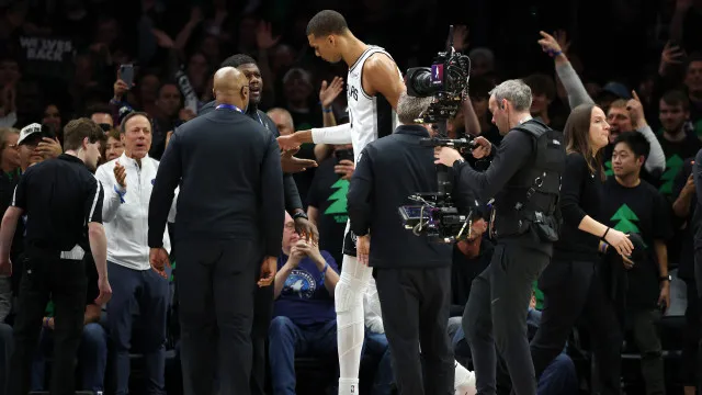 
                    'Carrasco' de Neemias Queta apurado em noite desastrosa de Wembanyama
                