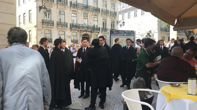 
                    Queima das Fitas de Lisboa cancelada a dias do arranque. O que aconteceu?
                