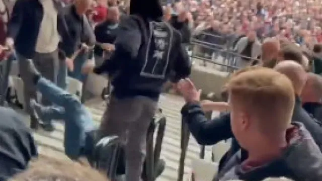 Adeptos do Arsenal atirados escadas abaixo no Estádio Olímpico de Londres