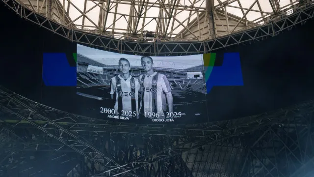
                    Liverpool revela primeiras imagens do memorial a Diogo Jota e André Silva
                