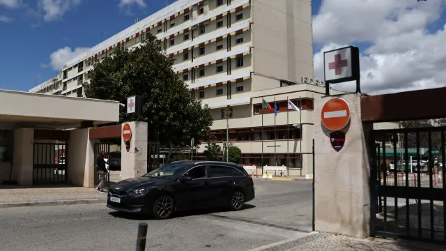 
                    Tribunal dá razão a médica que denunciou cirurgião (que queria 172 mil €)
                