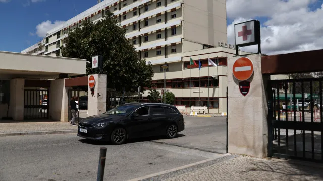 
                    Tribunal dá razão a médica que denunciou cirurgião (que queria 172 mil €)
                