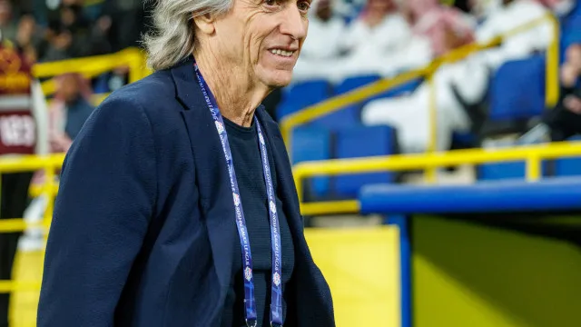 
                    Jogos mentais de Jorge Jesus? 