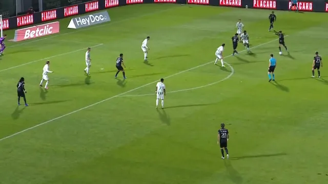 
                    Para ver e rever. O golaço de Trincão que deu o 1-3 ao Sporting 
                