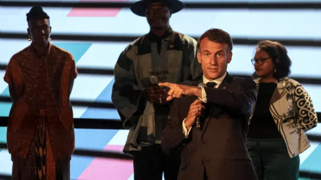 Macron interrompe cimeira para pedir silêncio: "Total falta de respeito"