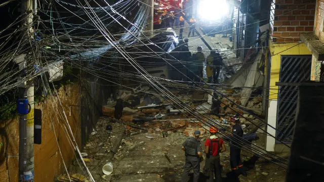 
                    Um morto após forte explosão que destruiu casas em São Paulo
                