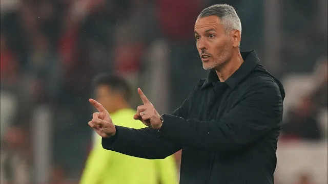 Vicens comenta empate na Luz e explica Zalazar no banco de suplentes