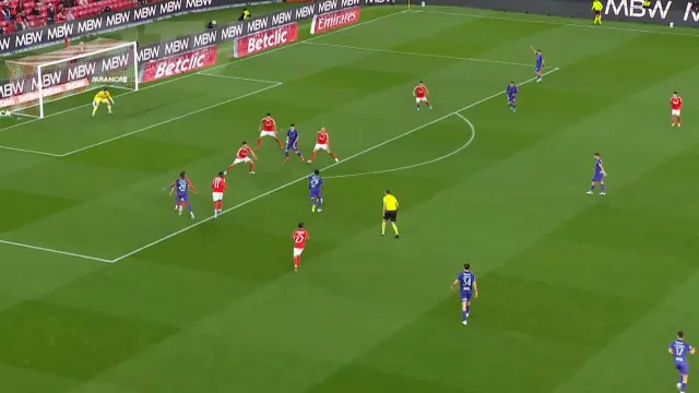 
                    Gorby gelou a Luz, mas Pavlidis serenou os ânimos e selou o empate 
                