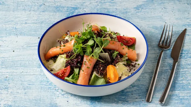 
                    Nutricionista portuguesa aprova esta bowl de salmão e quinoa
                