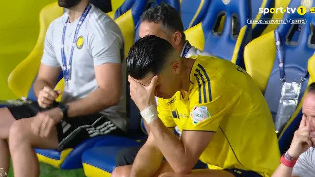 Anedótico. O 'frango' que deixou Cristiano Ronaldo de mãos na cabeça