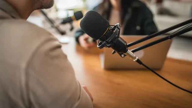 
                    Novo podcast internacional analisa Portugal e diásporas portuguesas
                