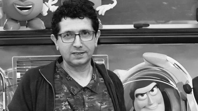 
                    Voz portuguesa de Buzz Lightyear morre aos 67 anos. 
