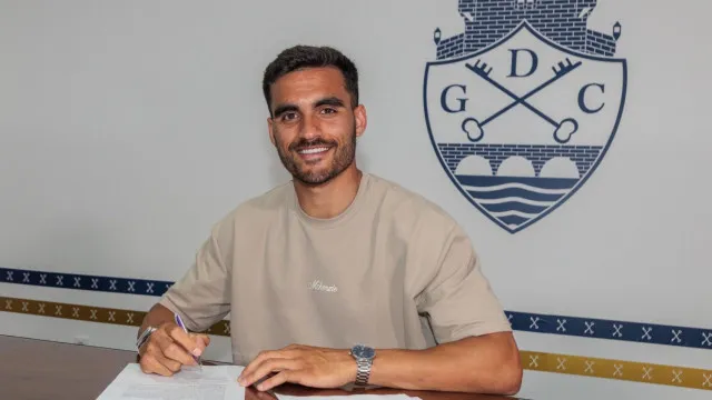 Tiago Simões renova com Desportivo de Chaves até 2029