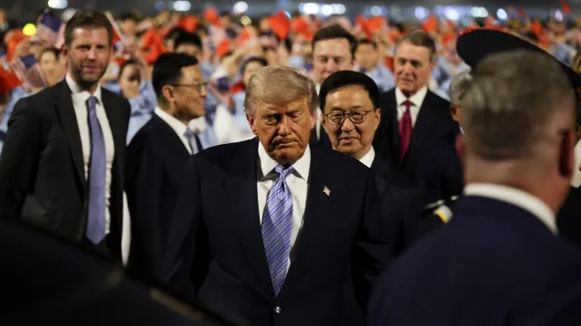 Donald Trump já chegou à China para cimeira com Xi Jinping