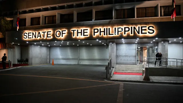 
                    Tiros no Senado filipino durante tentativa de detenção de senador
                