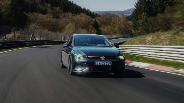 
                    Este Volkswagen foi ao Nürburgring Nordschleife e saiu de lá com recorde
                