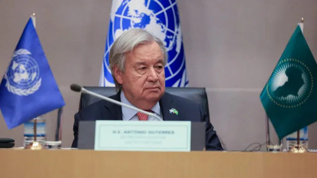 
                    Guterres aborda em Amã guerra na região e esforços de paz
                