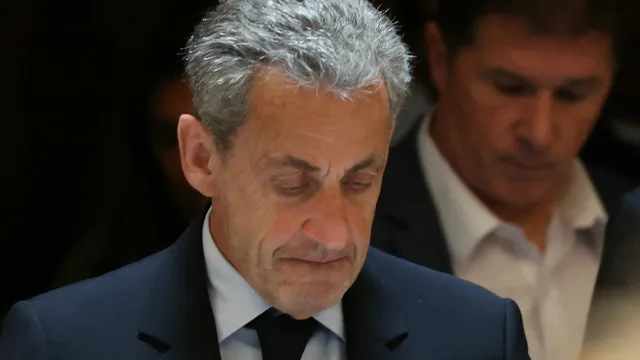 
                    MP francês pede sete anos de prisão a Sarkozy por financiamento líbio
                