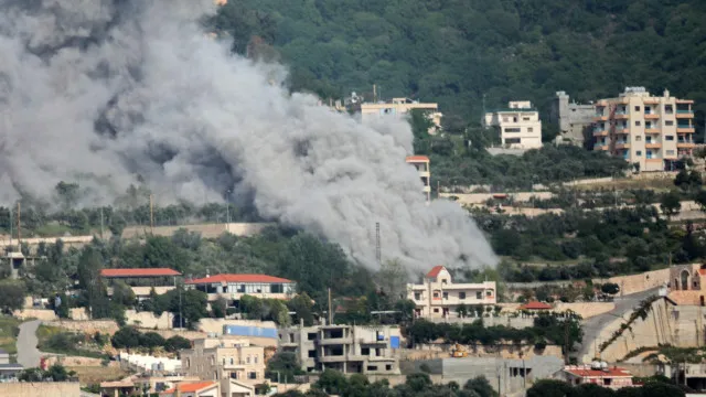 
                    Sobe para 12 número de mortos no Líbano em bombardeamentos israelitas
                