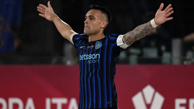 Dobradinha. Inter aproveita erro de Nuno Tavares e bate Lazio na final