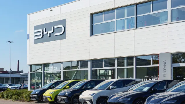 BYD quer usar fábricas de construtores europeus como a Stellantis