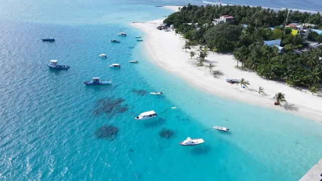
                    Turista espanhol morre afogado nas Maldivas enquanto fazia surf
                