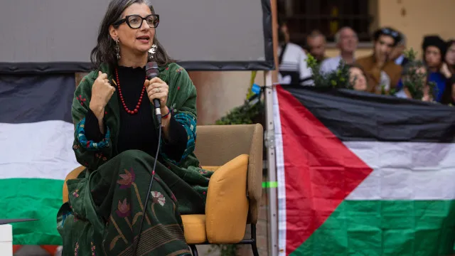 
                    Tribunal dos EUA suspende sanções contra relatora da ONU sobre Palestina
                